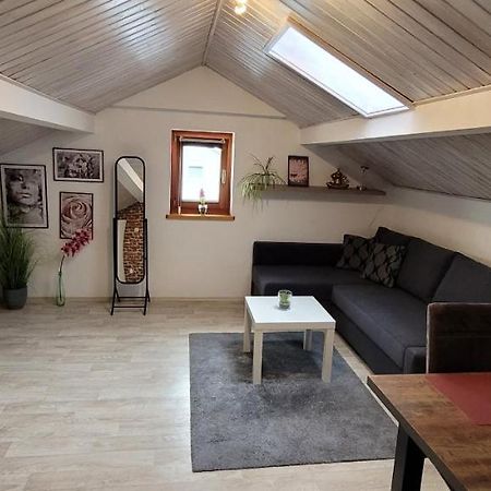 Kleine Gemuetliche Mansardenwohnung Im Suedosten Muenchens Assling Eksteriør bilde