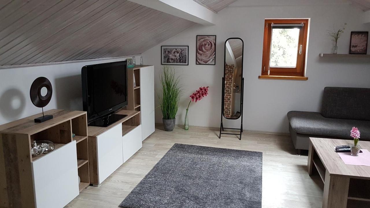 Kleine Gemuetliche Mansardenwohnung Im Suedosten Muenchens Assling Eksteriør bilde