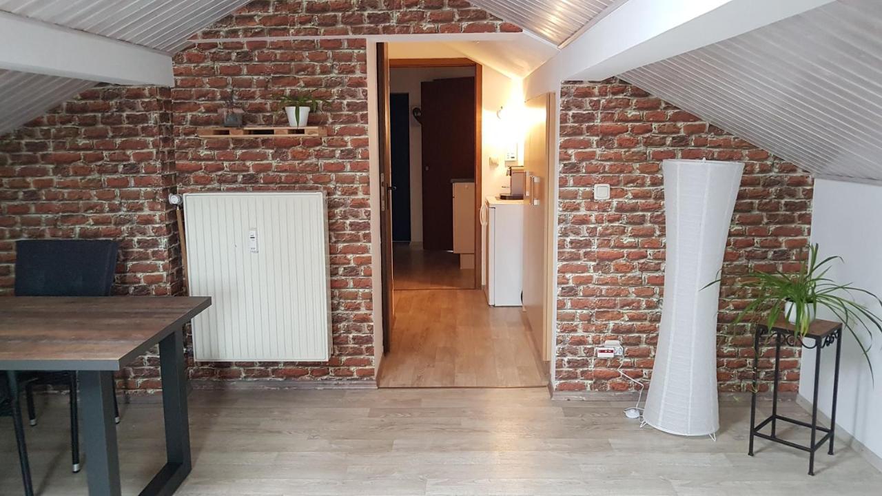 Kleine Gemuetliche Mansardenwohnung Im Suedosten Muenchens Assling Eksteriør bilde