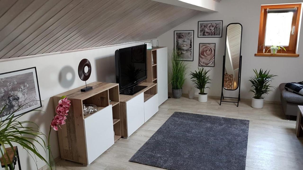 Kleine Gemuetliche Mansardenwohnung Im Suedosten Muenchens Assling Eksteriør bilde