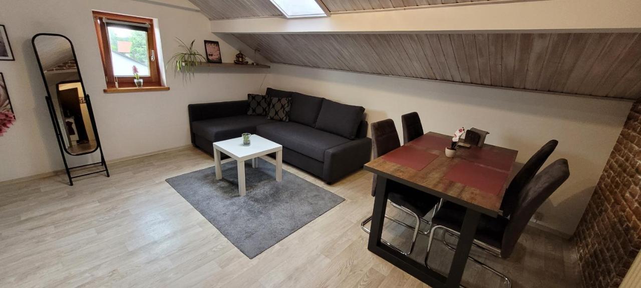 Kleine Gemuetliche Mansardenwohnung Im Suedosten Muenchens Assling Eksteriør bilde