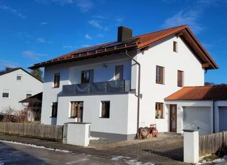 Kleine Gemuetliche Mansardenwohnung Im Suedosten Muenchens Assling Eksteriør bilde